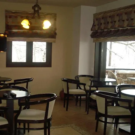 诺斯托斯酒店 2* Káto Loutrákion